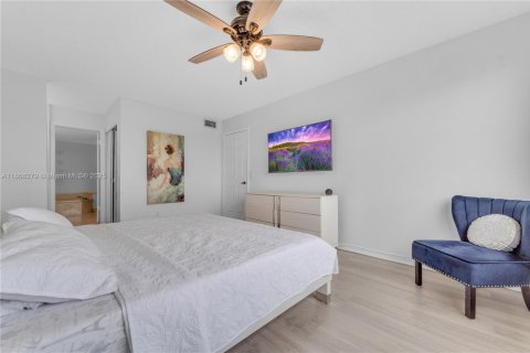 Condo in Sunrise, Florida, 2 bedrooms  № 1923201 - photo 26