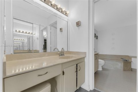 Condo in Sunrise, Florida, 2 bedrooms  № 1923201 - photo 30