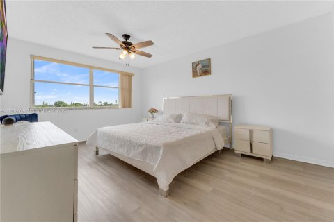 Condo in Sunrise, Florida, 2 bedrooms  № 1923201 - photo 25