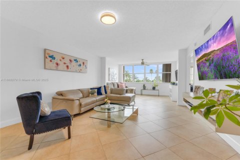 Condo in Sunrise, Florida, 2 bedrooms  № 1923201 - photo 23