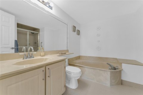 Condo in Sunrise, Florida, 2 bedrooms  № 1923201 - photo 29