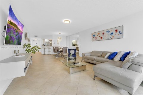 Condo in Sunrise, Florida, 2 bedrooms  № 1923201 - photo 1