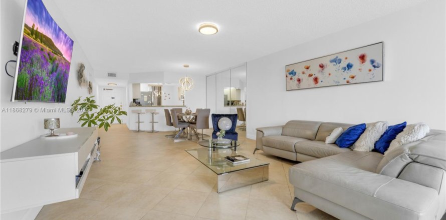 Condo in Sunrise, Florida, 2 bedrooms № 1923201