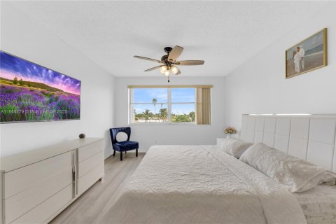 Condo in Sunrise, Florida, 2 bedrooms  № 1923201 - photo 27