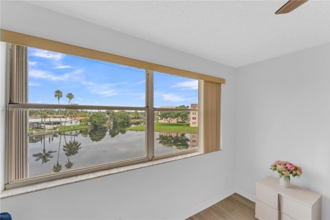 Condo in Sunrise, Florida, 2 bedrooms  № 1923201 - photo 28