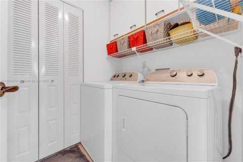 Condo in Sunrise, Florida, 2 bedrooms  № 1923201 - photo 15