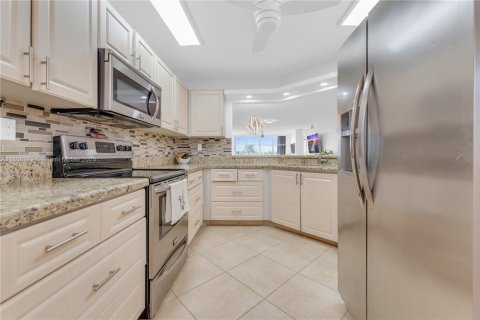 Condo in Sunrise, Florida, 2 bedrooms  № 1923201 - photo 6