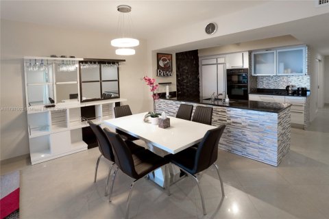Copropriété à louer à Hallandale Beach, Floride: 2 chambres, 144.37 m2 № 1888934 - photo 6