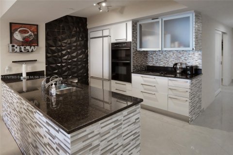 Copropriété à louer à Hallandale Beach, Floride: 2 chambres, 144.37 m2 № 1888934 - photo 8