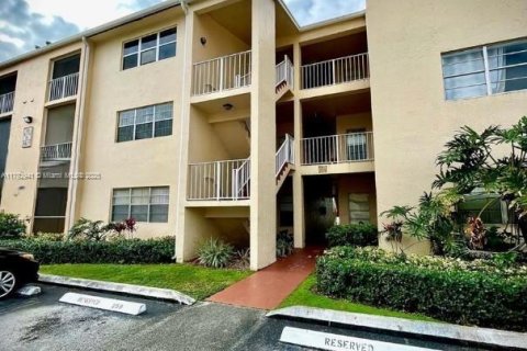 Condo in Miami, Florida, 2 bedrooms  № 1697484 - photo 2