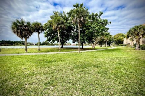 Condo in Miami, Florida, 2 bedrooms  № 1697484 - photo 3