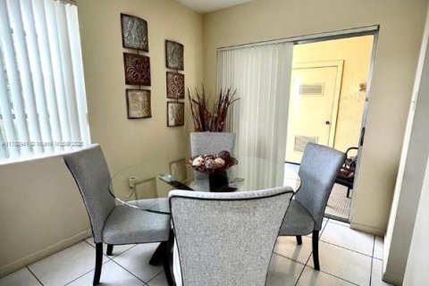 Condo in Miami, Florida, 2 bedrooms  № 1697484 - photo 10