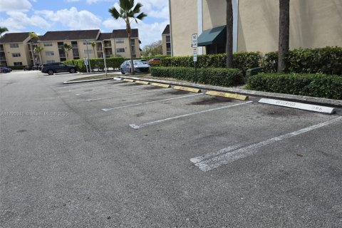 Condo in Miami, Florida, 2 bedrooms  № 1697484 - photo 18