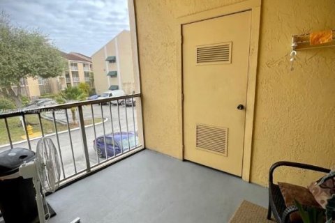 Condo in Miami, Florida, 2 bedrooms  № 1697484 - photo 17