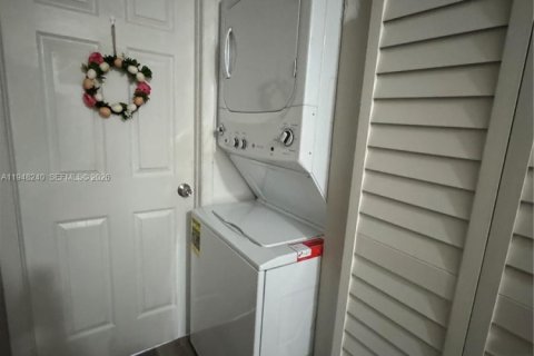 Condominio en venta en Sweetwater, Florida, 2 dormitorios, 95.88 m2 № 2004210 - foto 14