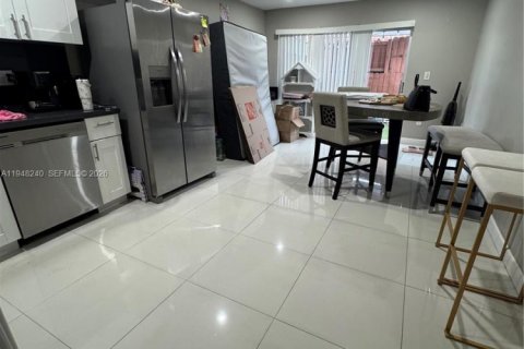 Condominio en venta en Sweetwater, Florida, 2 dormitorios, 95.88 m2 № 2004210 - foto 6