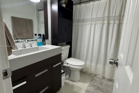 Condominio en venta en Sweetwater, Florida, 2 dormitorios, 95.88 m2 № 2004210 - foto 11