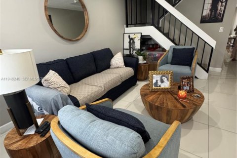 Condominio en venta en Sweetwater, Florida, 2 dormitorios, 95.88 m2 № 2004210 - foto 3