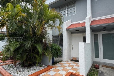 Condominio en venta en Sweetwater, Florida, 2 dormitorios, 95.88 m2 № 2004210 - foto 1