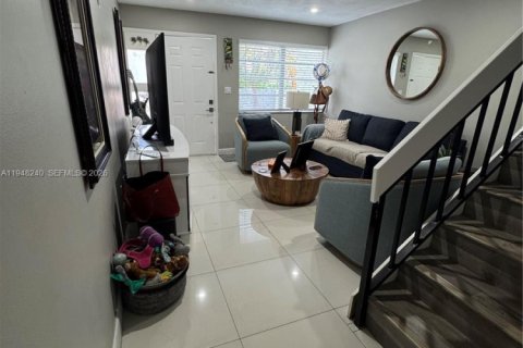 Condominio en venta en Sweetwater, Florida, 2 dormitorios, 95.88 m2 № 2004210 - foto 4