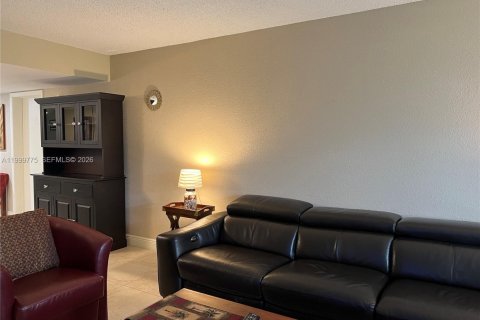 Снять в аренду кондоминиум в Уэстон, Флорида 2 спальни, 114.73м2, № 2065241 - фото 18