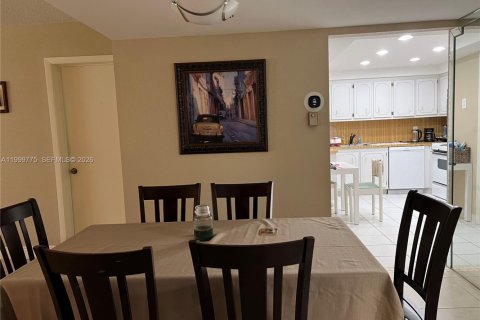 Снять в аренду кондоминиум в Уэстон, Флорида 2 спальни, 114.73м2, № 2065241 - фото 9