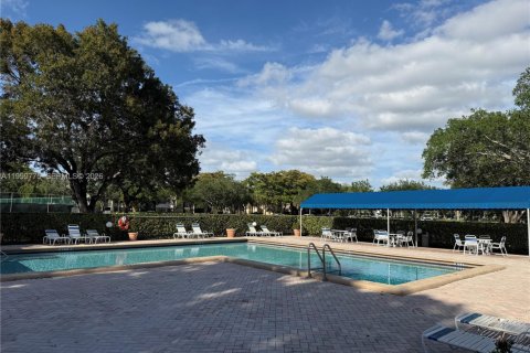 Снять в аренду кондоминиум в Уэстон, Флорида 2 спальни, 114.73м2, № 2065241 - фото 28