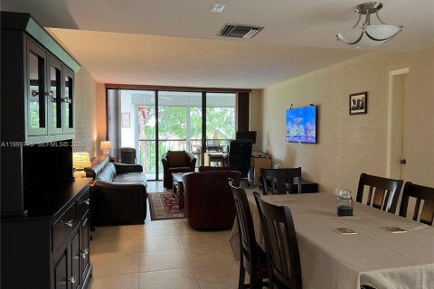 Снять в аренду кондоминиум в Уэстон, Флорида 2 спальни, 114.73м2, № 2065241 - фото 8