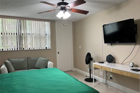 Снять в аренду кондоминиум в Уэстон, Флорида 2 спальни, 114.73м2, № 2065241 - фото 23