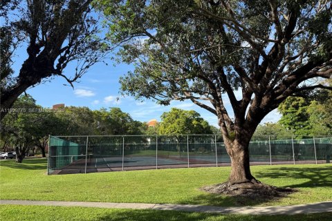 Снять в аренду кондоминиум в Уэстон, Флорида 2 спальни, 114.73м2, № 2065241 - фото 29