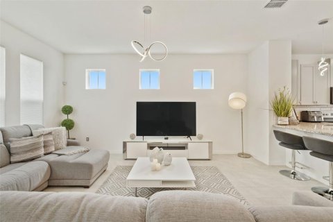 Villa ou maison à vendre à Kissimmee, Floride: 4 chambres, 196.95 m2 № 2210181 - photo 5