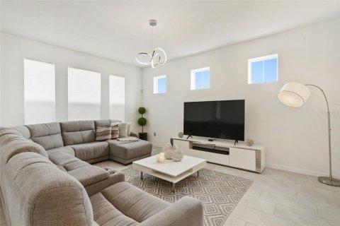 Villa ou maison à vendre à Kissimmee, Floride: 4 chambres, 196.95 m2 № 2210181 - photo 4