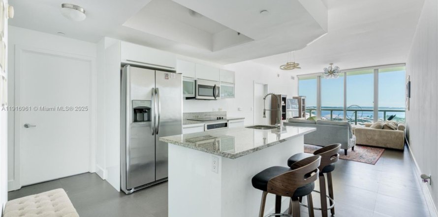 Condominio en Miami, Florida, 2 dormitorios  № 1973713