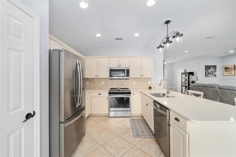 House in Summerfield, Florida 2 bedrooms, 148.27 sq.m. № 2200417 - photo 13
