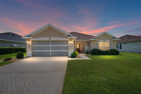 House in Summerfield, Florida 2 bedrooms, 148.27 sq.m. № 2200417