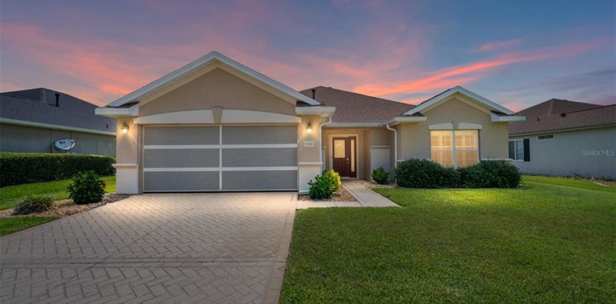 House in Summerfield, Florida 2 bedrooms, 148.27 sq.m. № 2200417