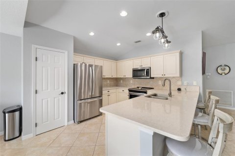 House in Summerfield, Florida 2 bedrooms, 148.27 sq.m. № 2200417 - photo 12