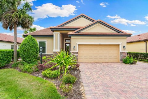 House in Bradenton, Florida 4 bedrooms, 281.03 sq.m. № 1894290 - photo 1
