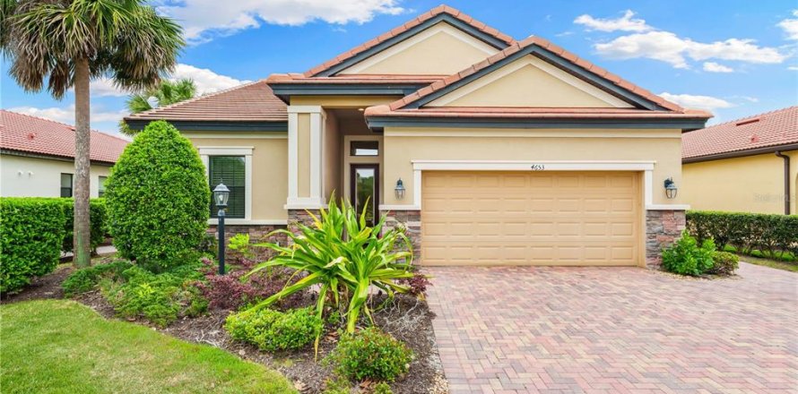 House in Bradenton, Florida 4 bedrooms, 281.03 sq.m. № 1894290