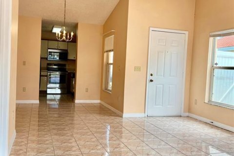 Casa en venta en Kissimmee, Florida, 3 dormitorios, 102.38 m2 № 2126880 - foto 4