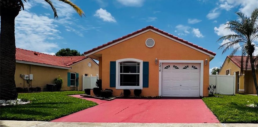 Casa en Kissimmee, Florida 3 dormitorios, 102.38 m2 № 2126880