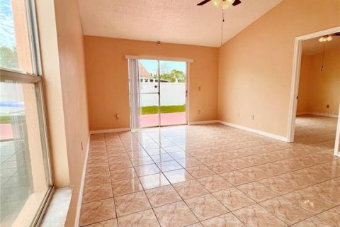 Casa en venta en Kissimmee, Florida, 3 dormitorios, 102.38 m2 № 2126880 - foto 2