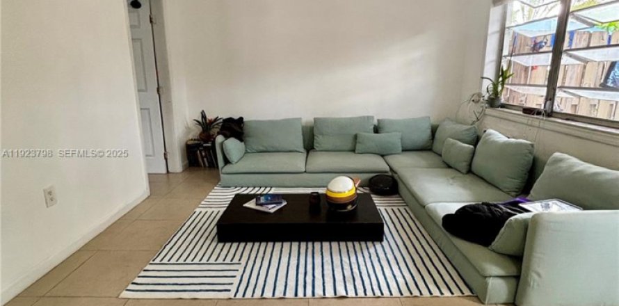 Condominio en Key Biscayne, Florida, 1 dormitorio № 1983516