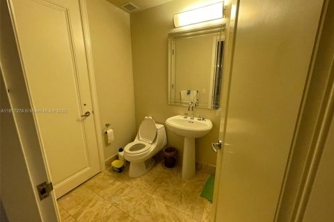 Copropriété à louer à Miami, Floride: 2 chambres, 162.3 m2 № 1782082 - photo 4