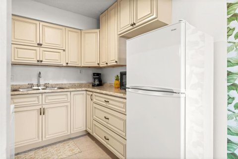 Condo in Clearwater, Florida, 1 bedroom № 2209917 - photo 11