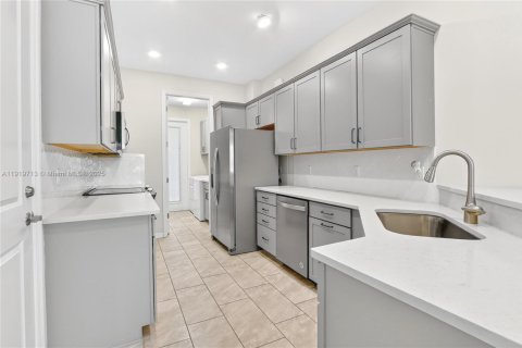 Adosado en alquiler en Hollywood, Florida, 3 dormitorios, 145.02 m2 № 1974186 - foto 2