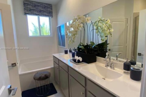 House in Homestead, Florida 4 bedrooms, 276.85 sq.m. № 1986148 - photo 3