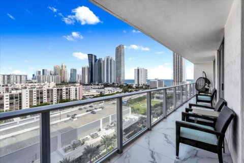 Condo in Sunny Isles Beach, Florida, 2 bedrooms № 2038804 - photo 17
