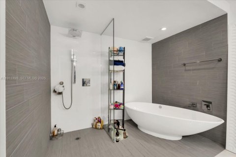 Condo in Sunny Isles Beach, Florida, 2 bedrooms № 2038804 - photo 9