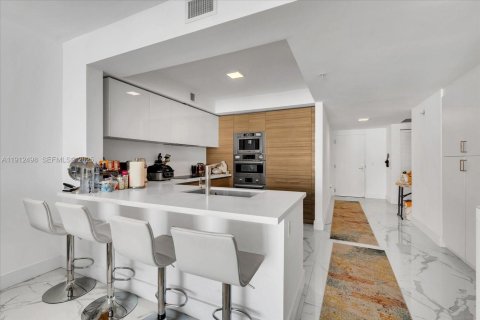 Condo in Sunny Isles Beach, Florida, 2 bedrooms № 2038804 - photo 4